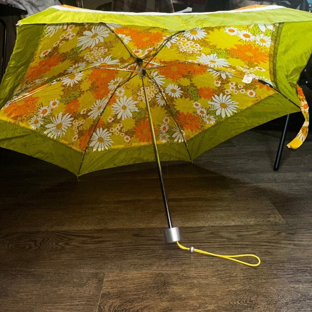 Vtg SHEDRAIN Green Orange Yellow Floral Umbrella w/case USA - Picture 2 of 10